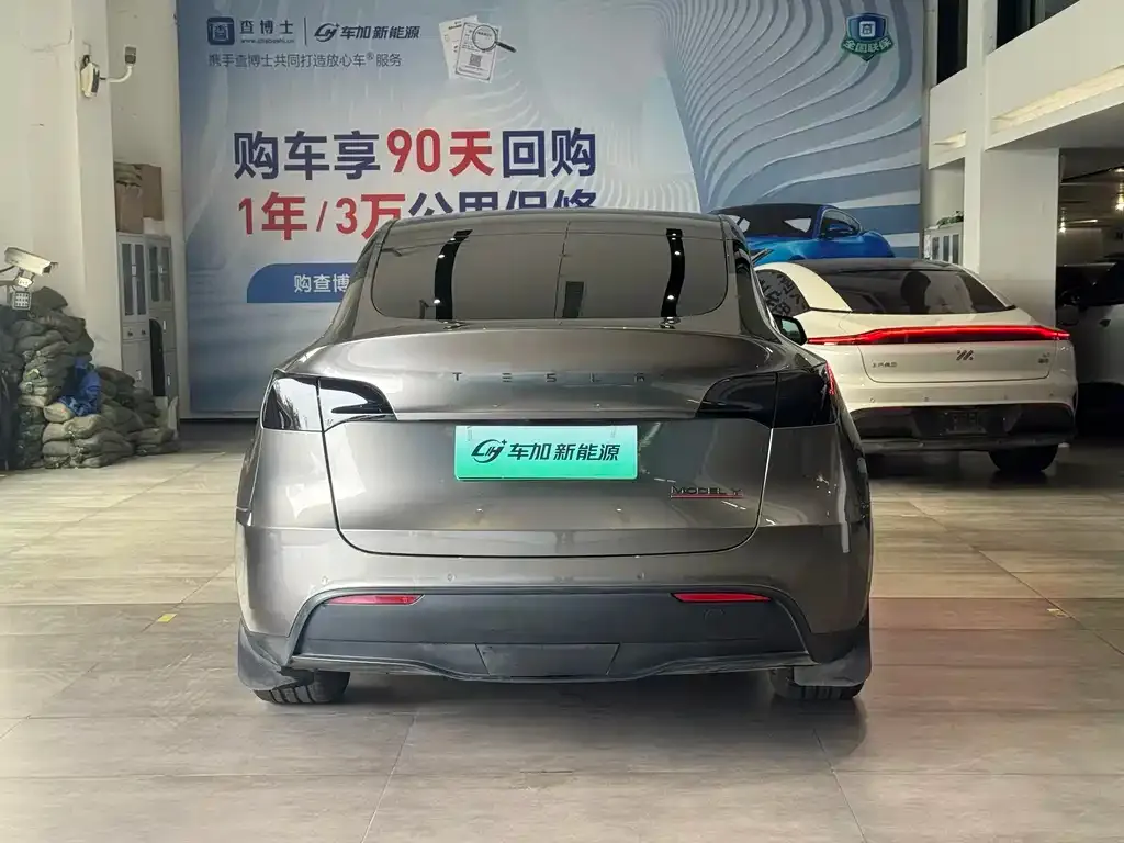 Tesla Model Y — фото 8