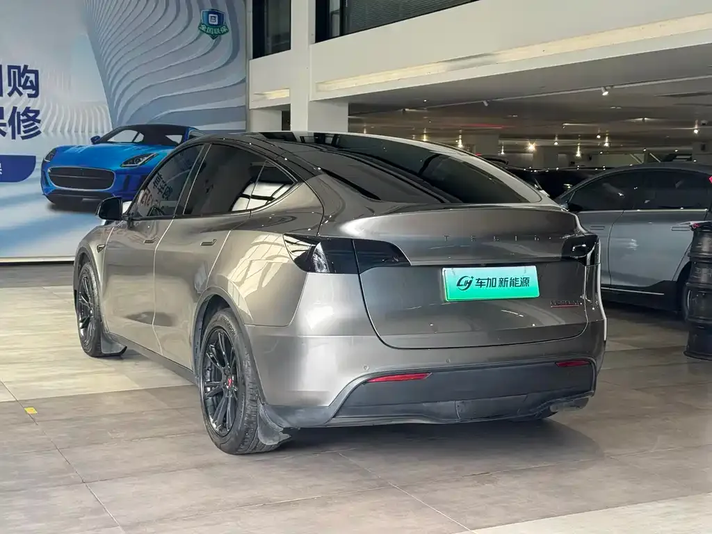 Tesla Model Y — фото 9