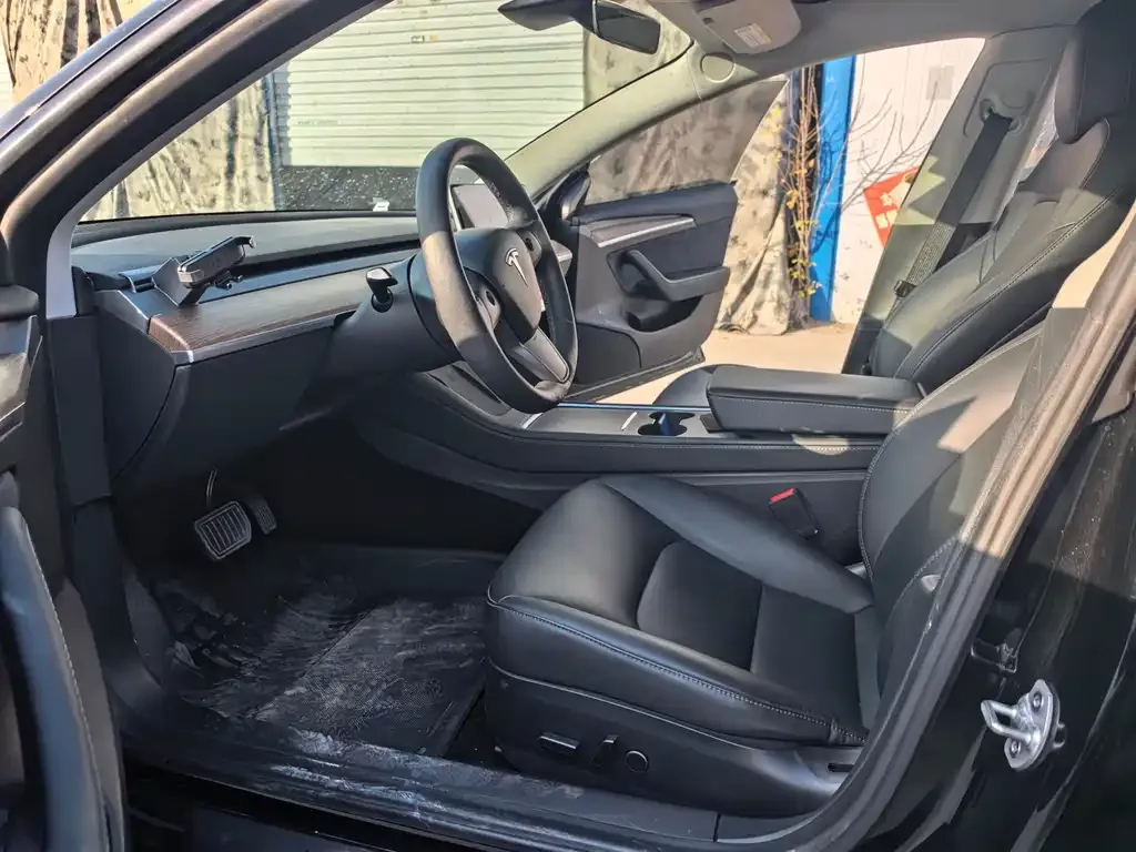 Tesla Model 3 — фото 4