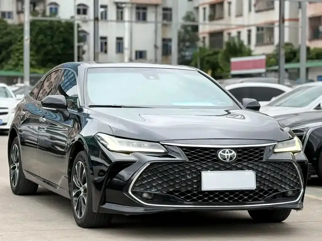 Toyota Avalon — фото 1