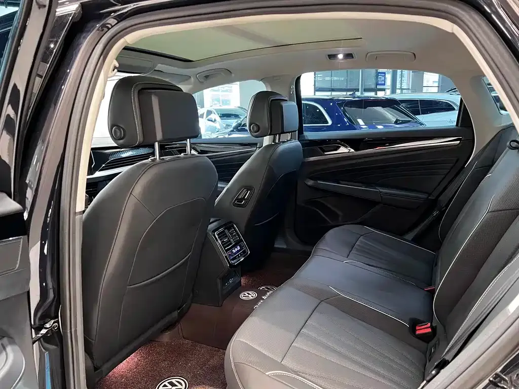 Volkswagen Passat — фото 10