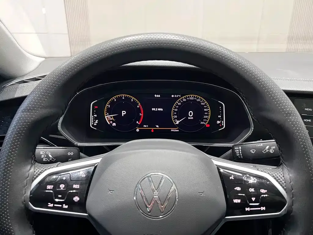 Volkswagen Passat — фото 9
