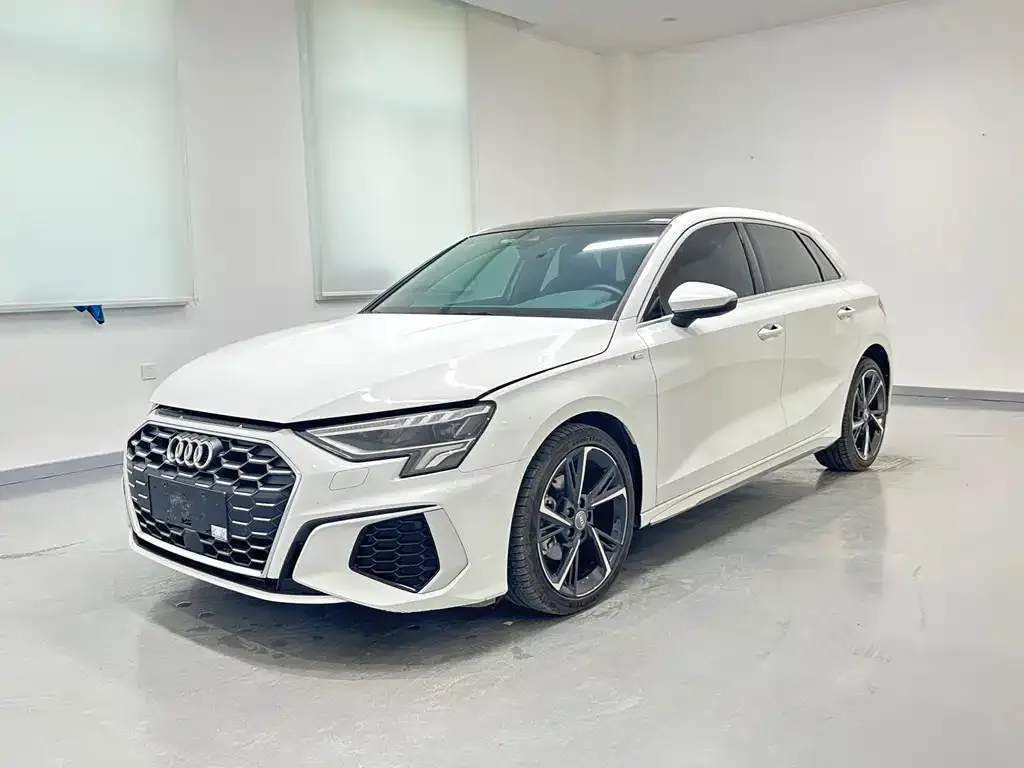 Audi A3 — фото 1