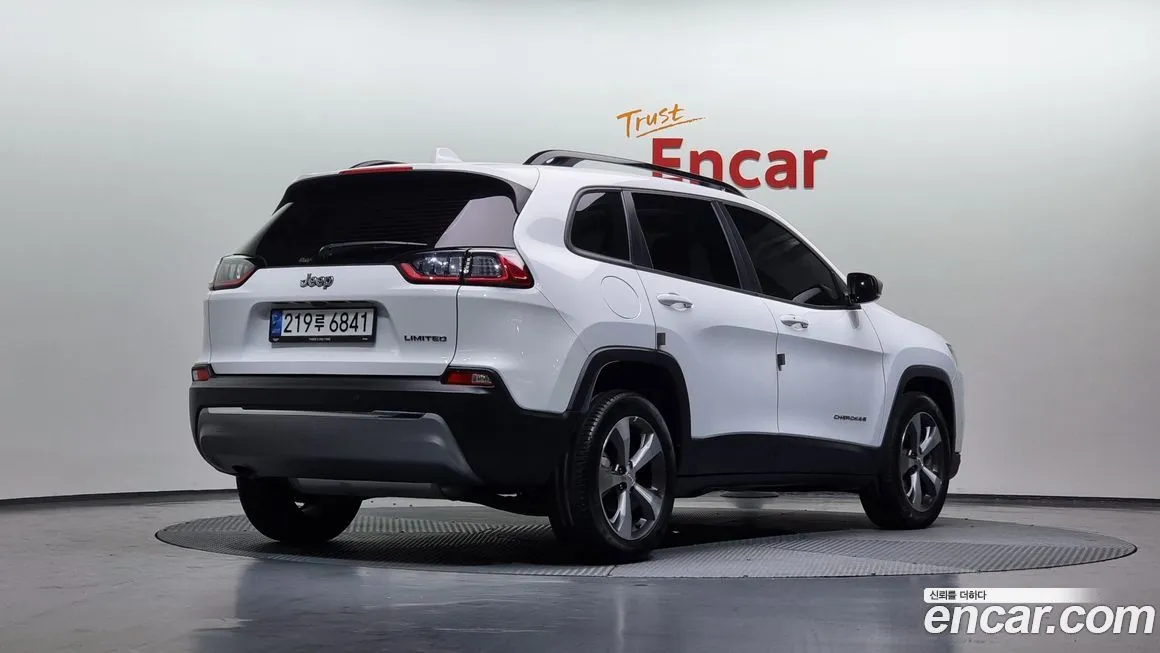 Jeep Cherokee — фото 2