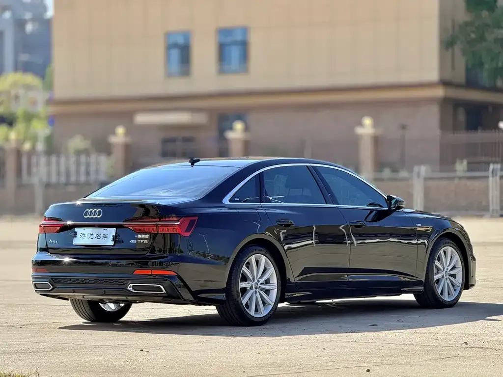 Audi A6L — фото 8