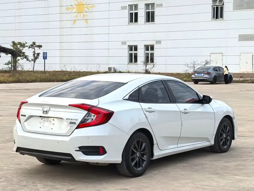 Honda Civic — фото 7