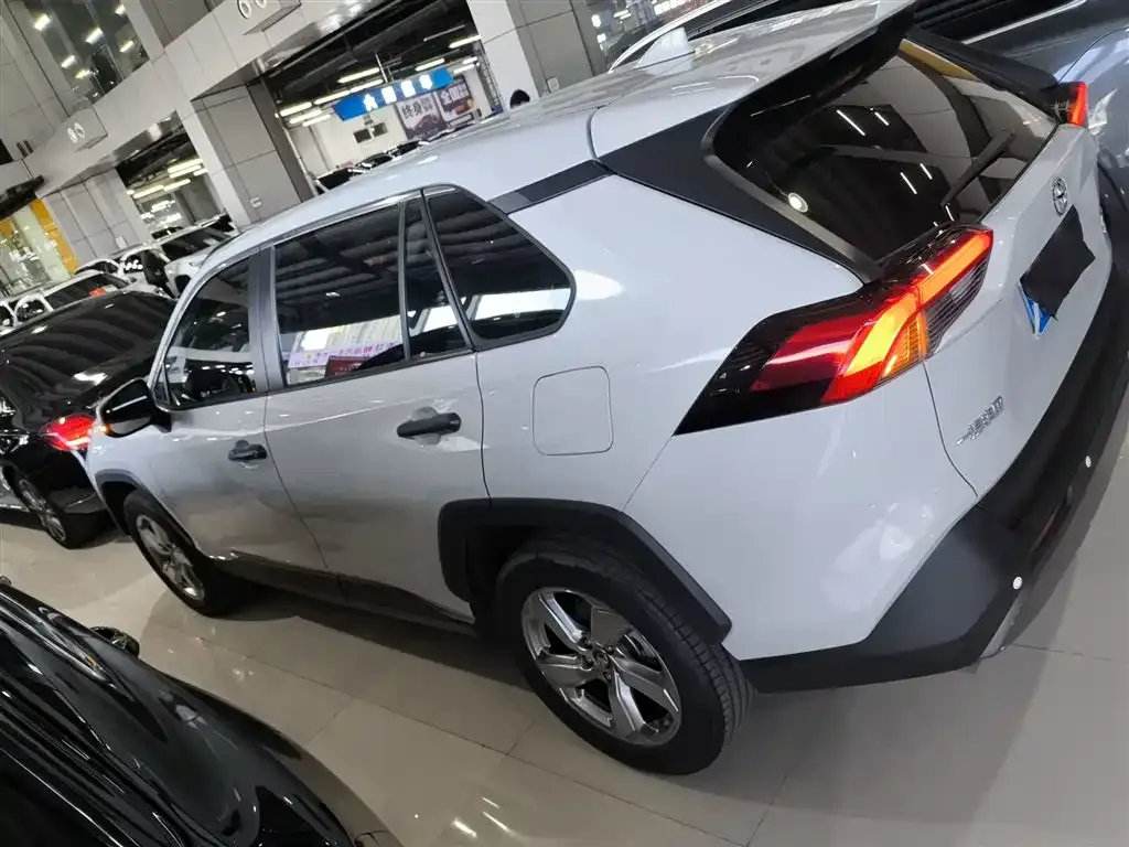 Toyota RAV4 2022 из CN, фото 5