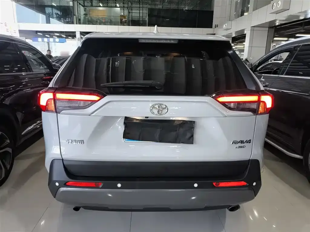 Toyota RAV4 2022 из CN, фото 6