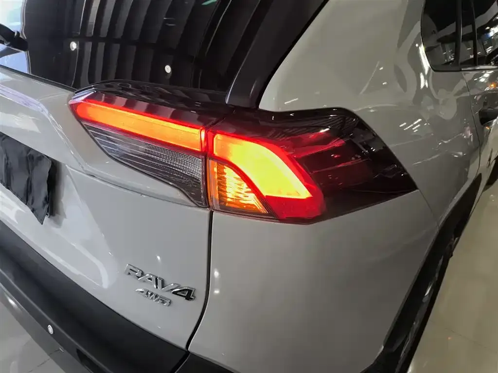 Toyota RAV4 2022 из CN, фото 8