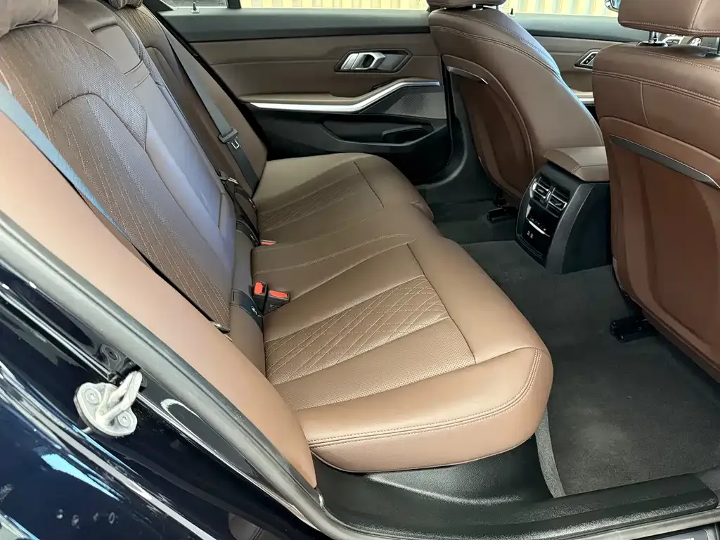 BMW 3 Series 2024 из CN, фото 5