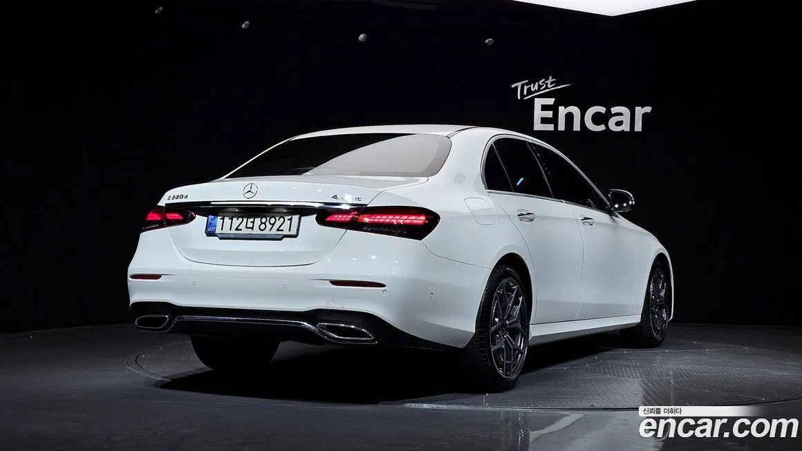 Mercedes-Benz E-Class — фото 2