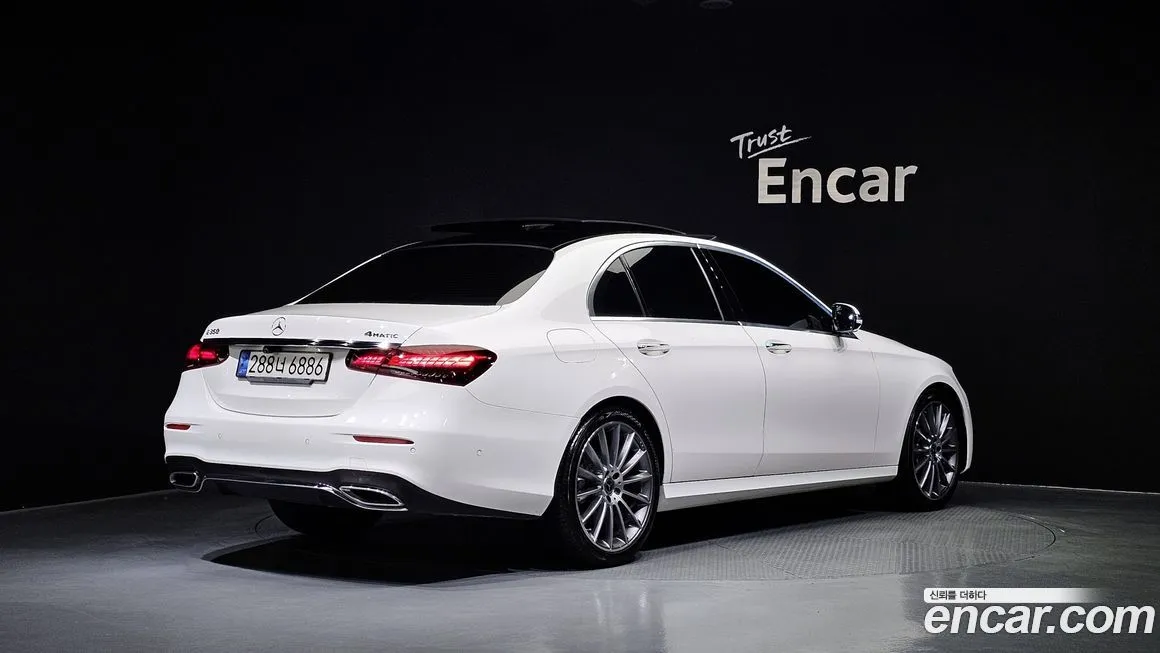 Mercedes-Benz E-Class — фото 2