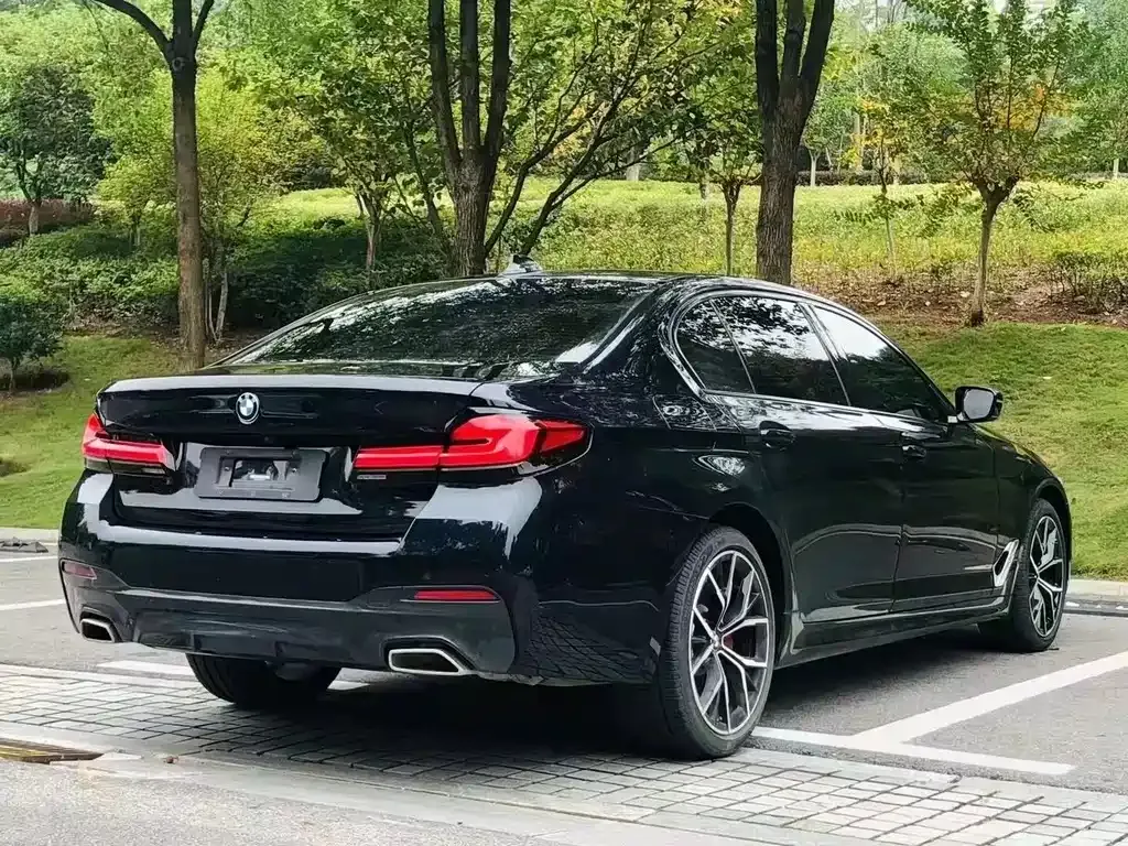 BMW 5 Series — фото 9