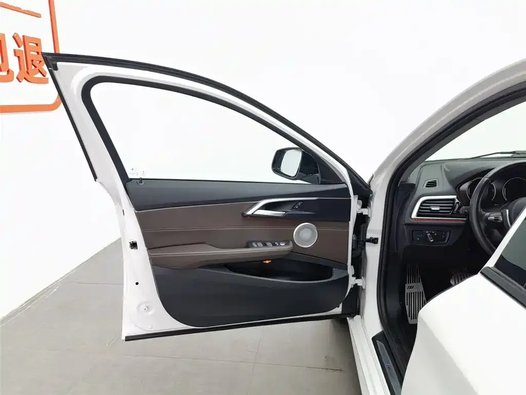 BMW 1 Series 2021 из CN, фото 8