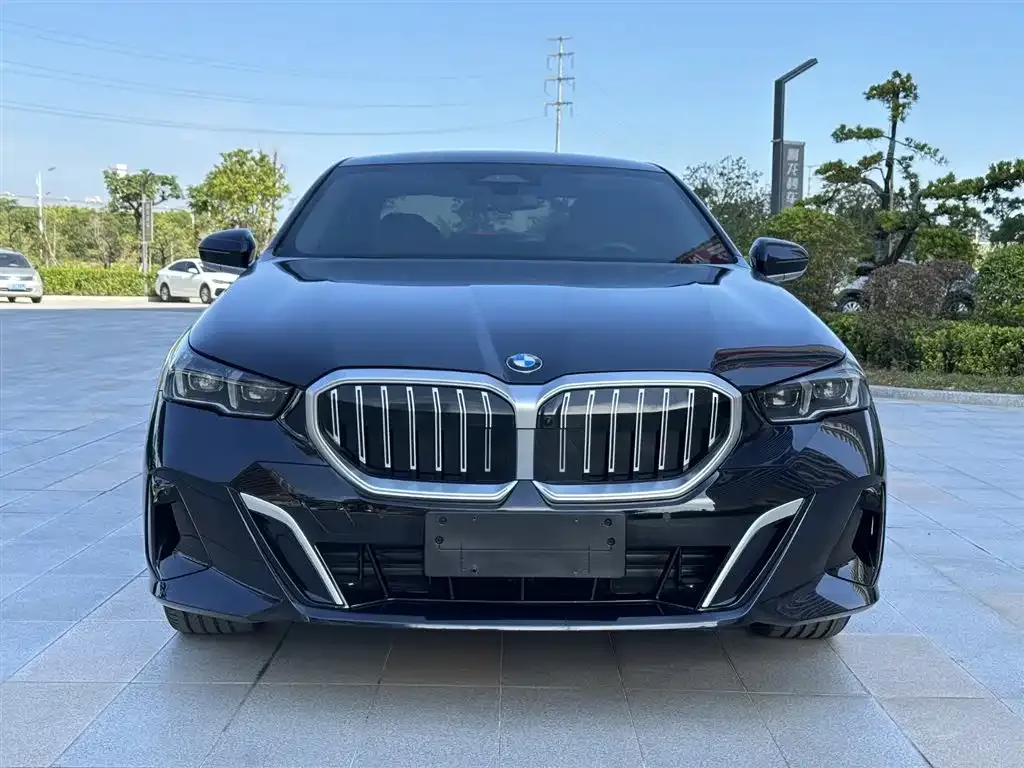 BMW 5 Series — фото 2