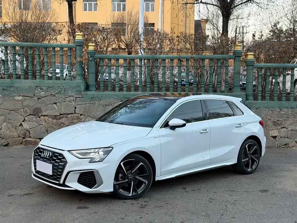 Audi A3 — фото 1