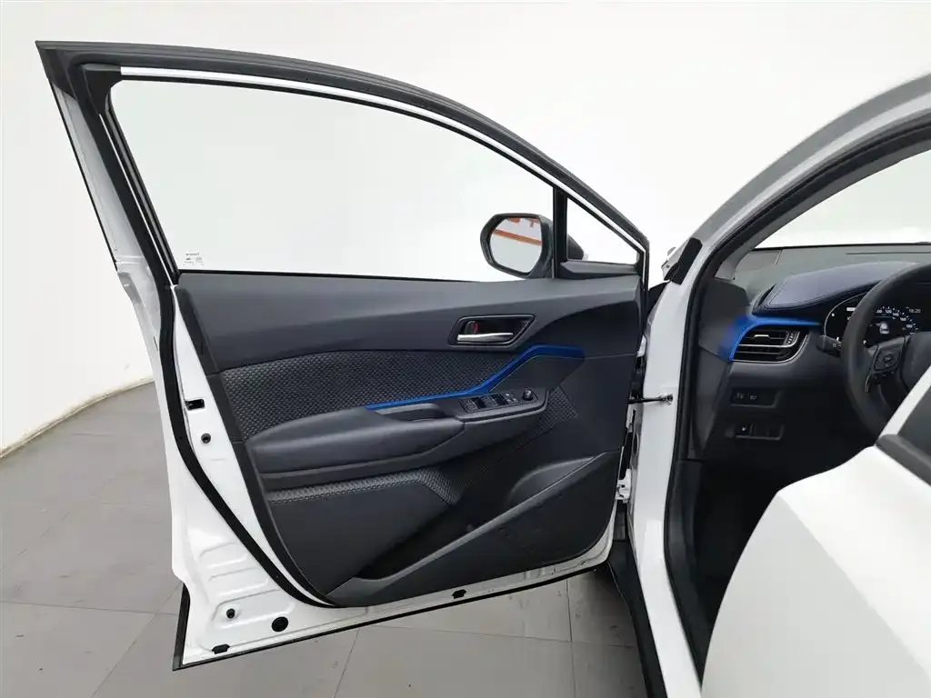 Toyota C-HR 2024 из CN, фото 8