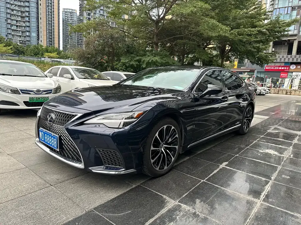 Lexus LS — фото 1