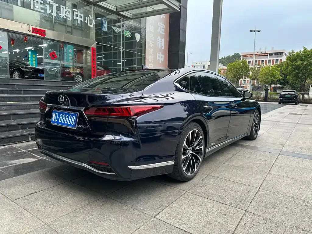 Lexus LS — фото 10