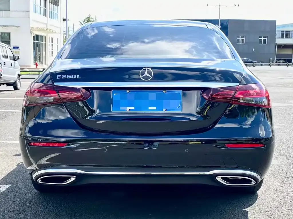 Mercedes-Benz E-Class — фото 8