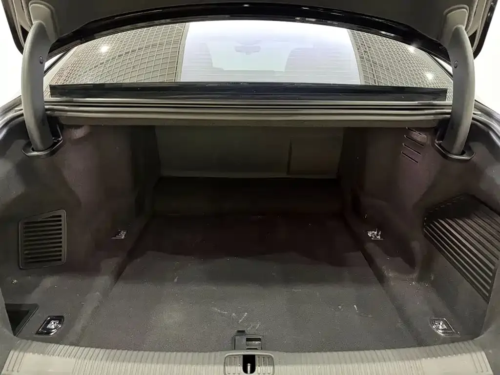 Audi A8 2022 из CN, фото 9