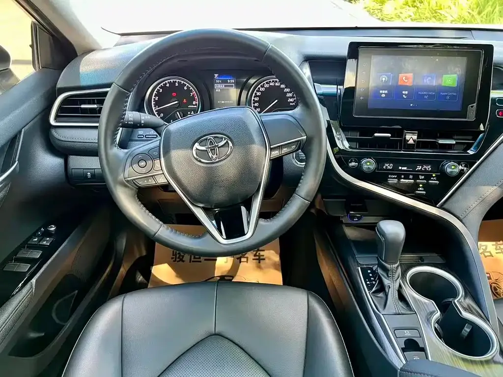 Toyota Camry — фото 10