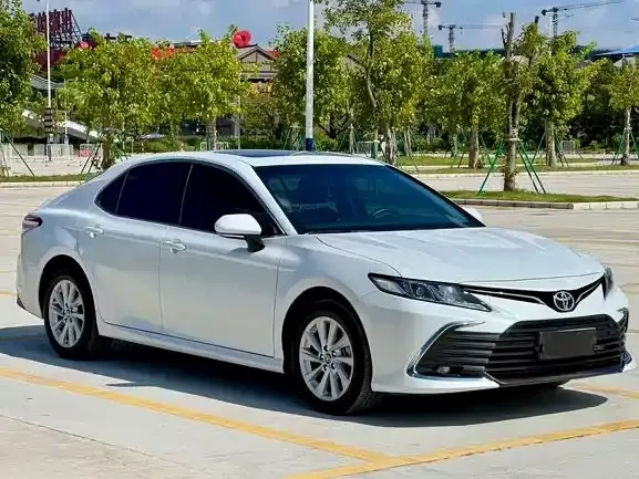 Toyota Camry — фото 2