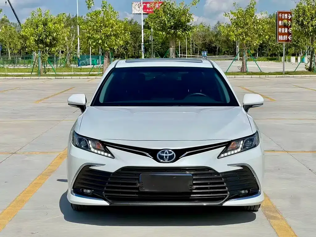 Toyota Camry — фото 3
