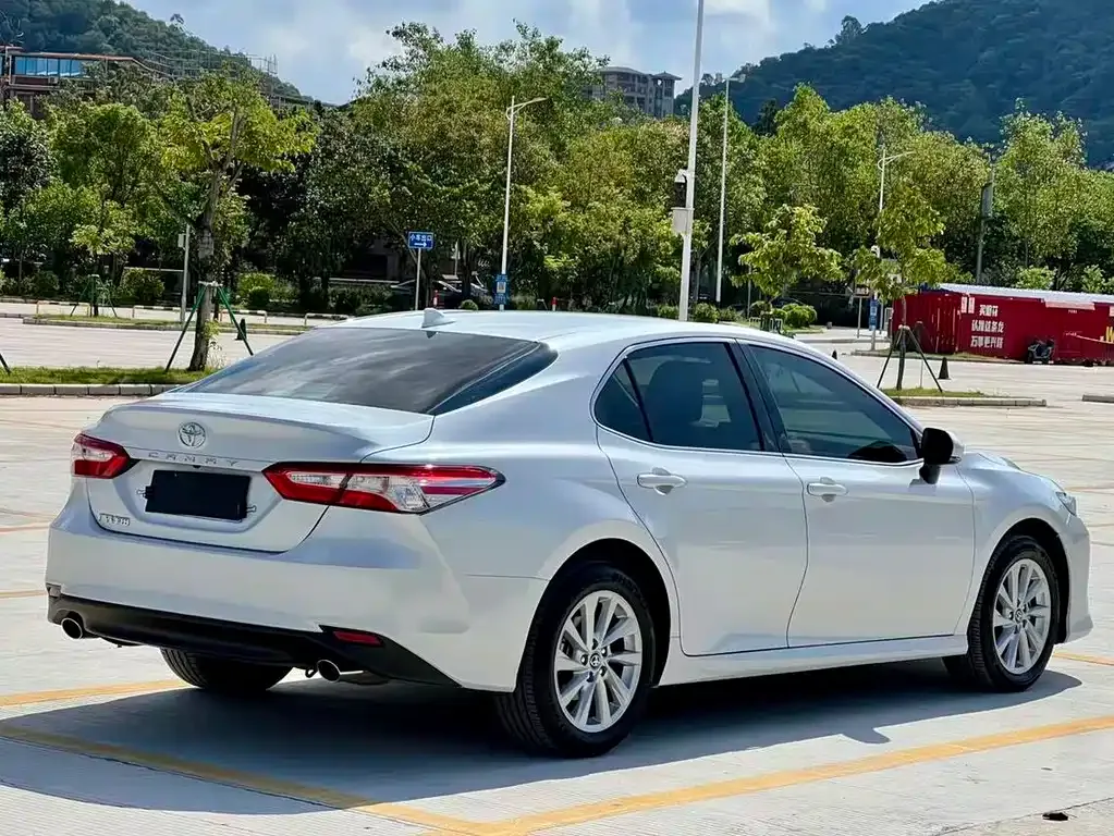 Toyota Camry — фото 6
