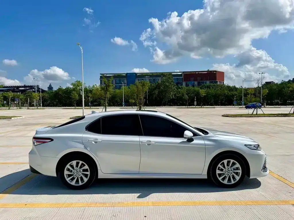 Toyota Camry — фото 7