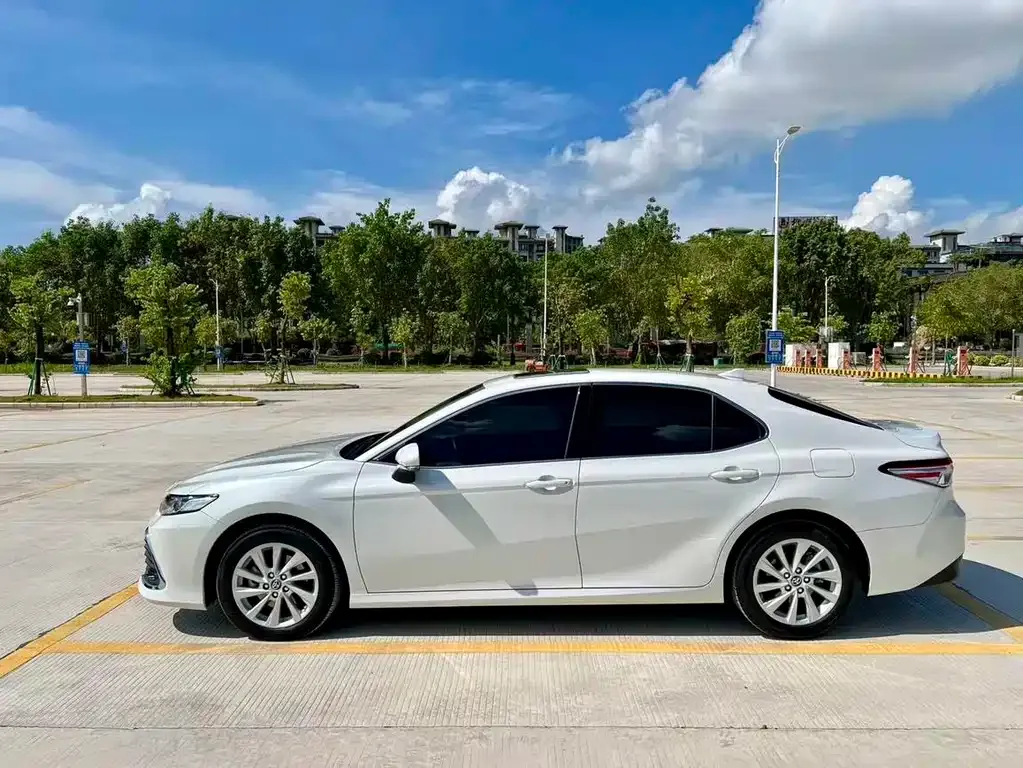 Toyota Camry — фото 8