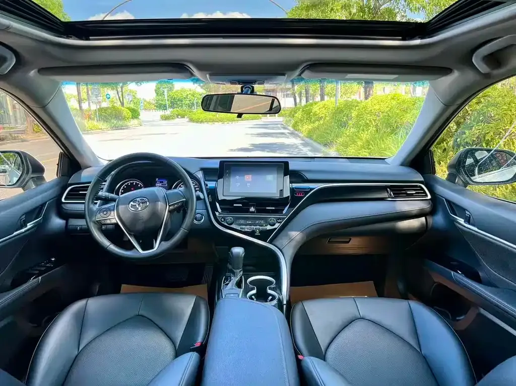 Toyota Camry — фото 9