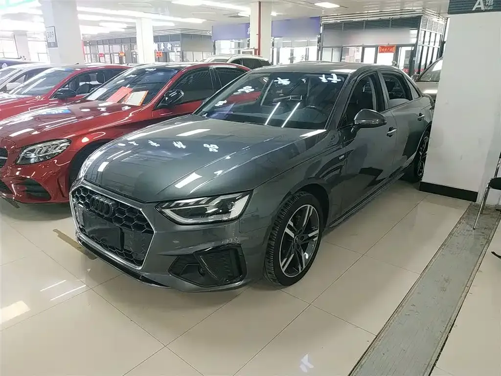 Audi A4L 2022 из CN, фото 1