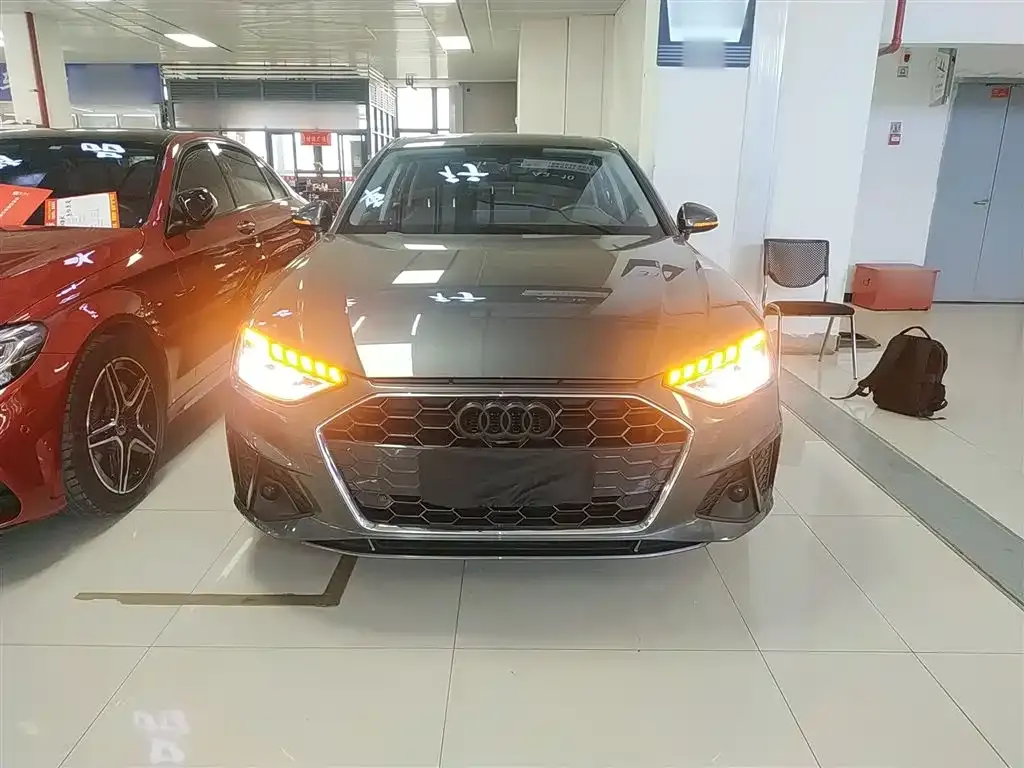 Audi A4L 2022 из CN, фото 3