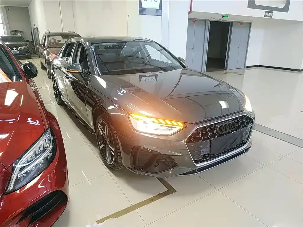 Audi A4L 2022 из CN, фото 4