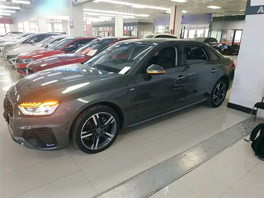 Audi A4L 2022 из CN, фото 5