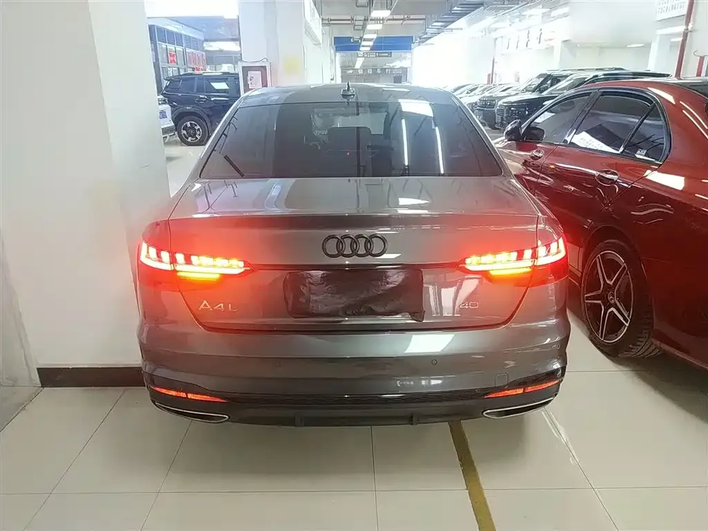 Audi A4L 2022 из CN, фото 6