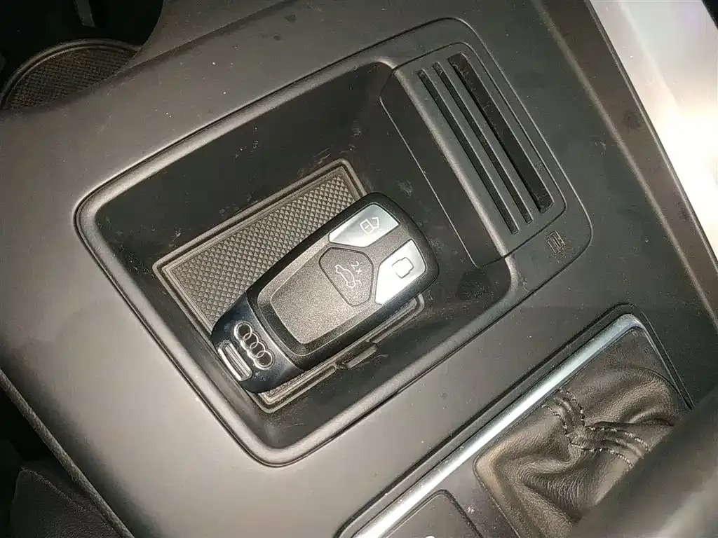Audi A4L 2022 из CN, фото 9