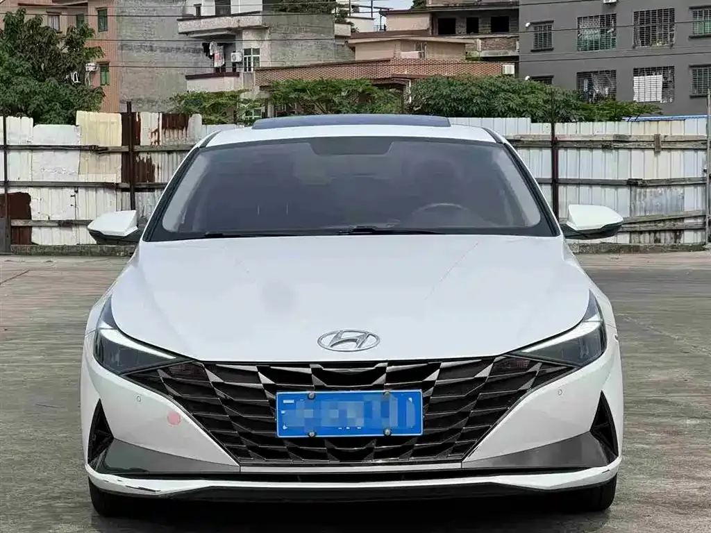 Hyundai Elantra — фото 2