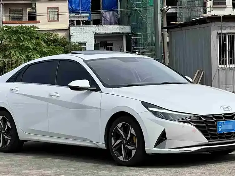 Hyundai Elantra — фото 3