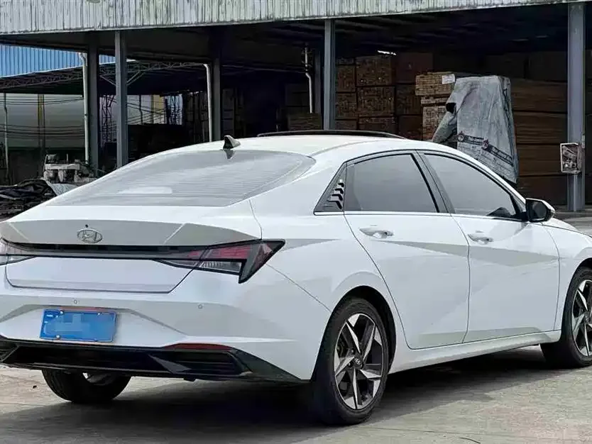 Hyundai Elantra — фото 8