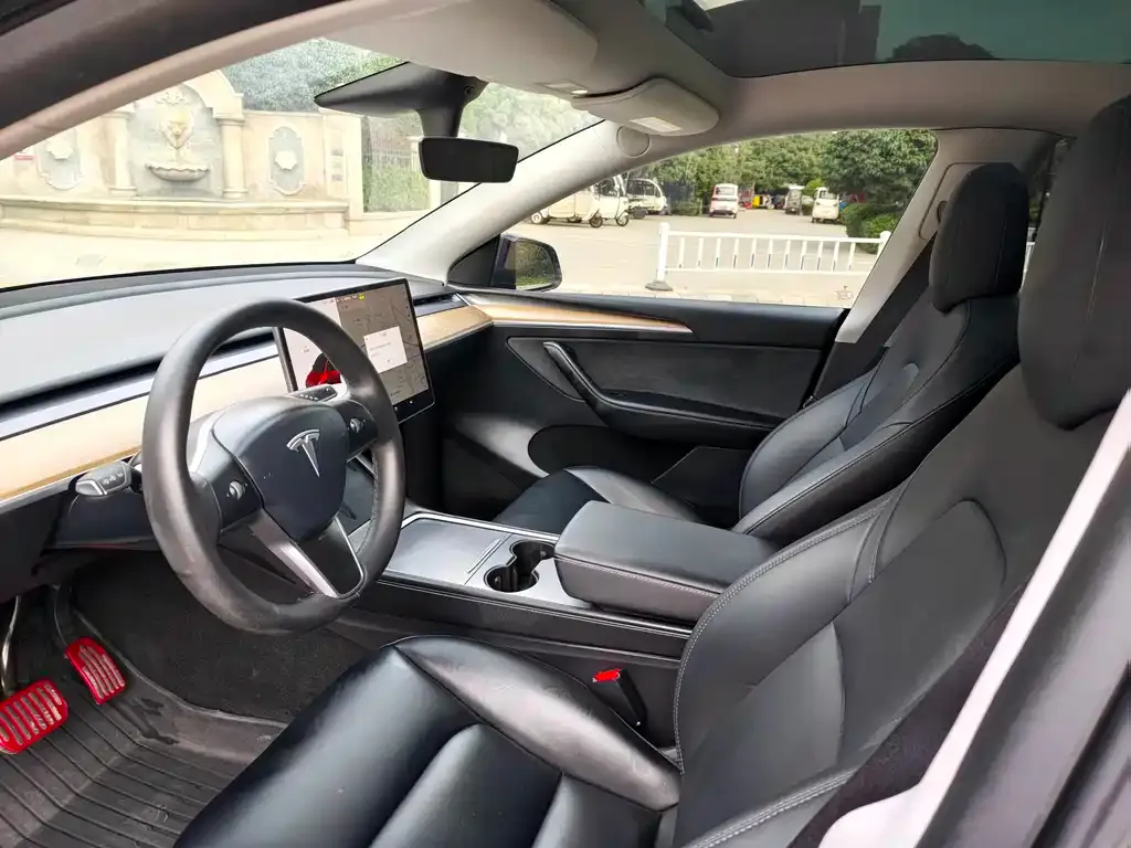 Tesla Model Y — фото 4