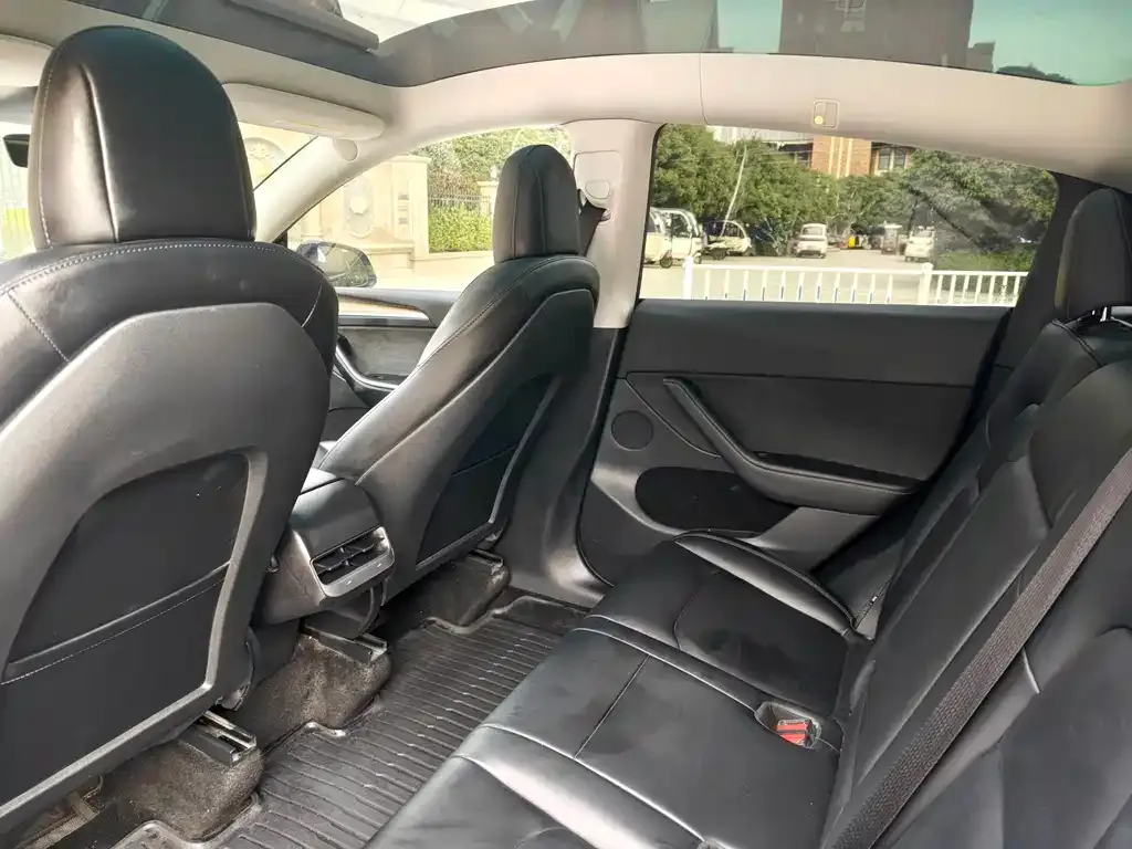 Tesla Model Y — фото 5