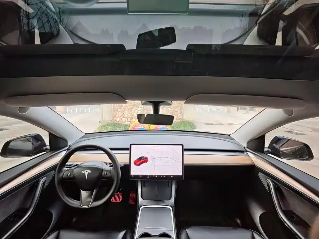 Tesla Model Y — фото 6