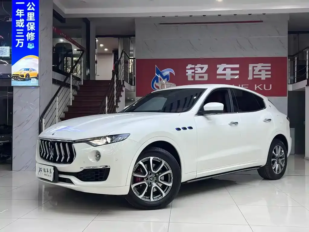 Maserati Levante — фото 1