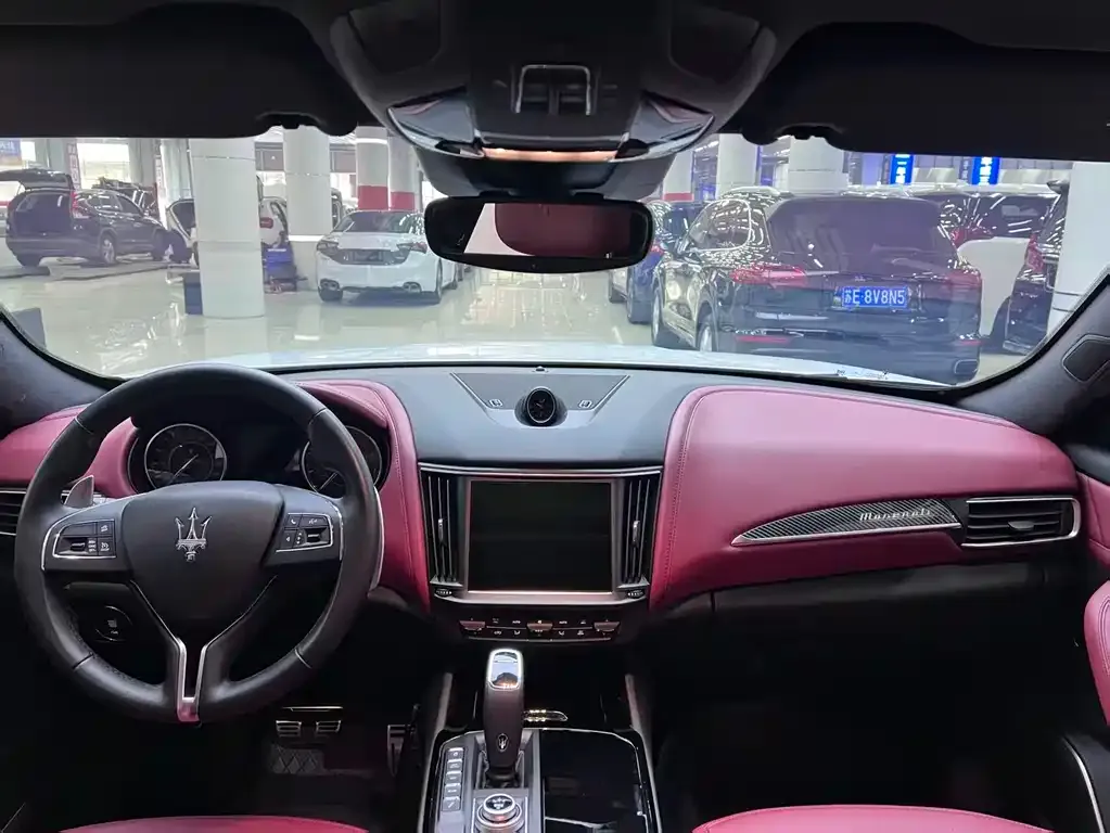Maserati Levante — фото 10