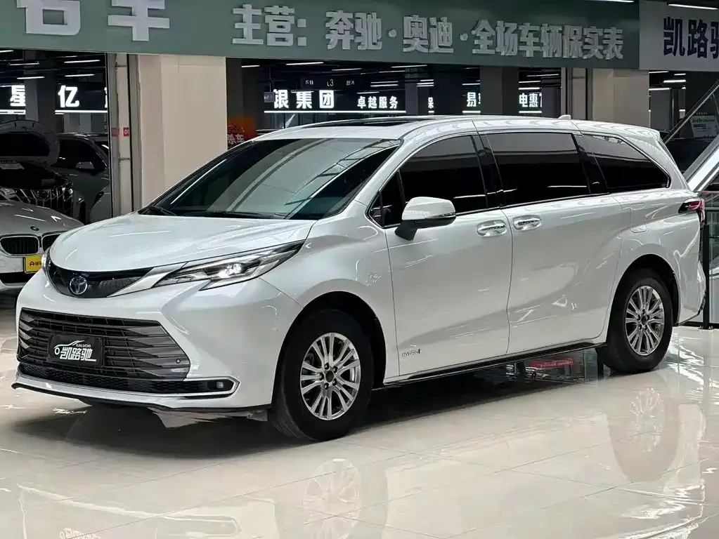 Toyota Sienna 2022 из CN, фото 1