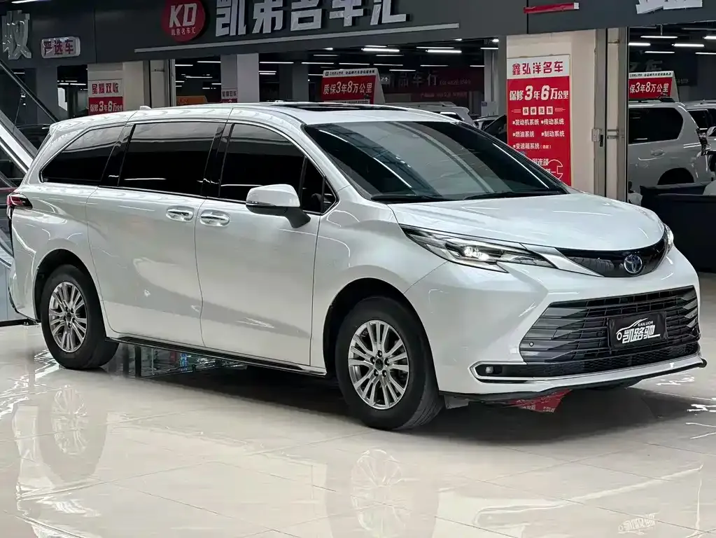 Toyota Sienna 2022 из CN, фото 3