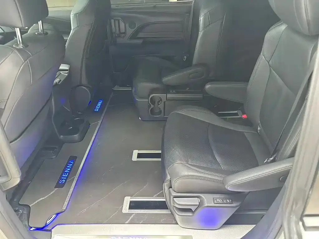 Toyota Sienna 2022 из CN, фото 6