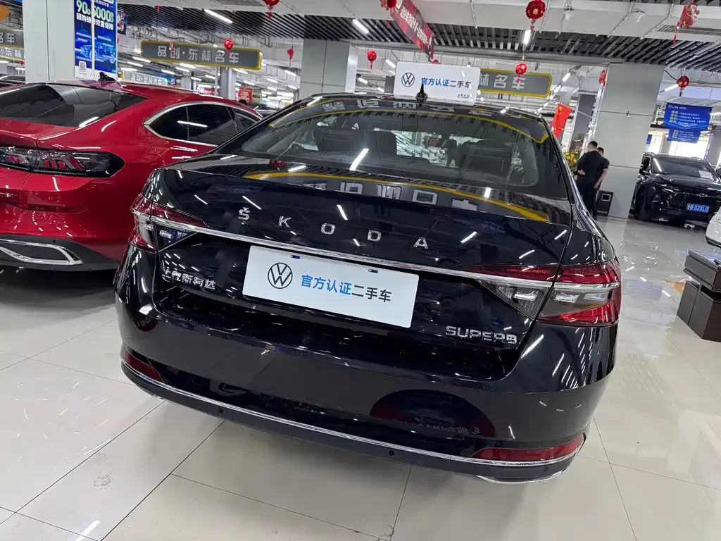 Skoda Superb — фото 10